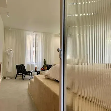 Apartment Maison Lyo - Luxueuse King Size & Balneo Cannes